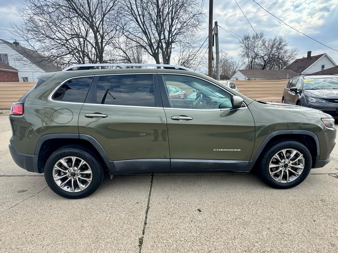 2019 Jeep Cherokee Latitude Plus - Photo 6